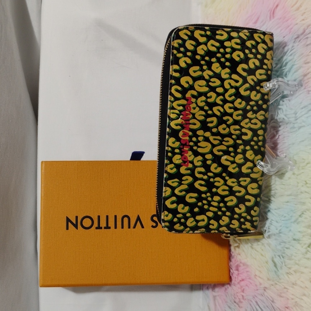 SALE! Authentic Louis Vuitton Vernis Leopard Zip Around Wallet CA0131 - Picture 2 of 16